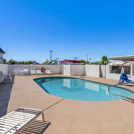 Super 8 By Wyndham Goodyear/Phoenix Area Exterior photo