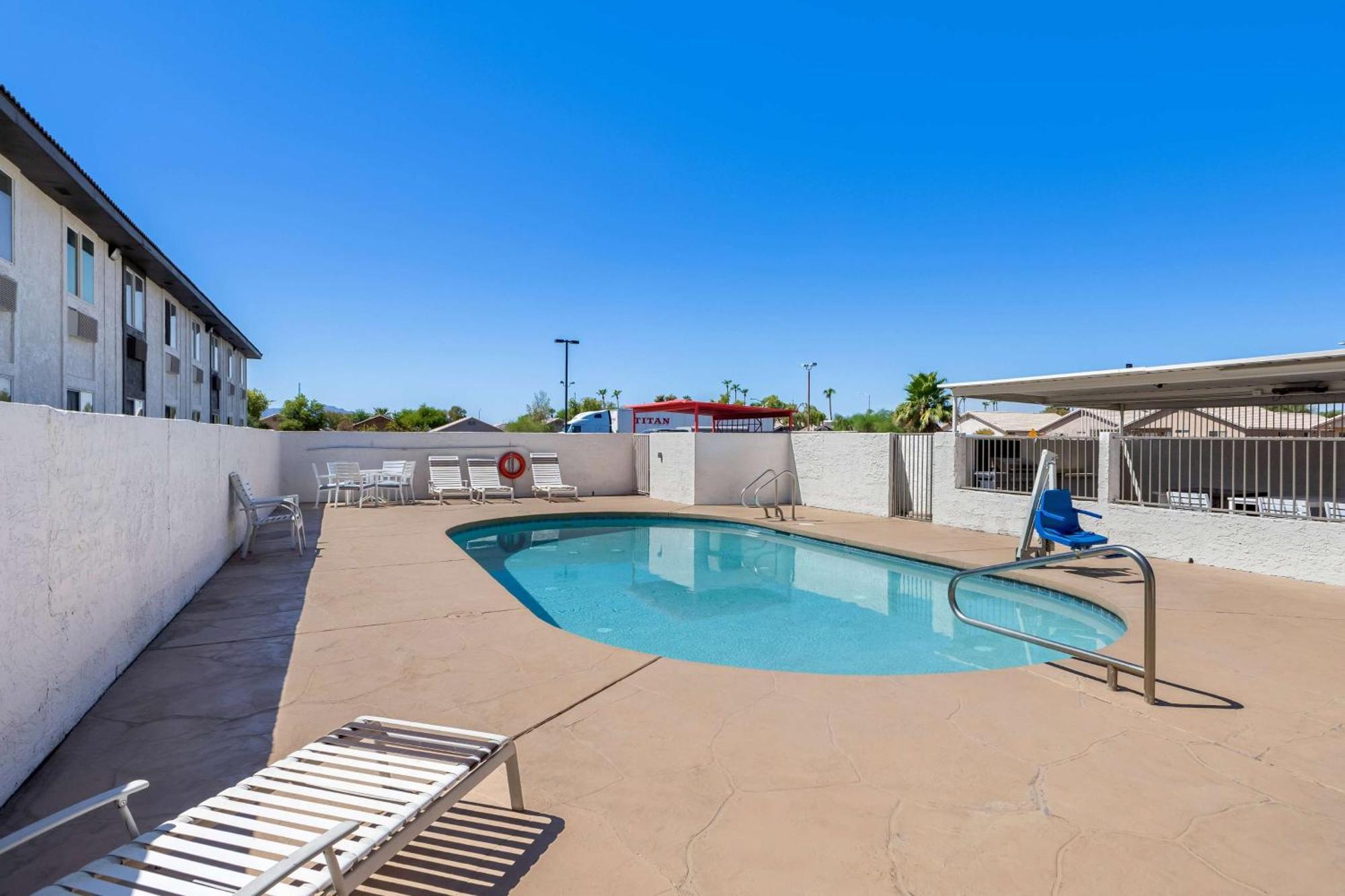 Super 8 By Wyndham Goodyear/Phoenix Area Exterior photo